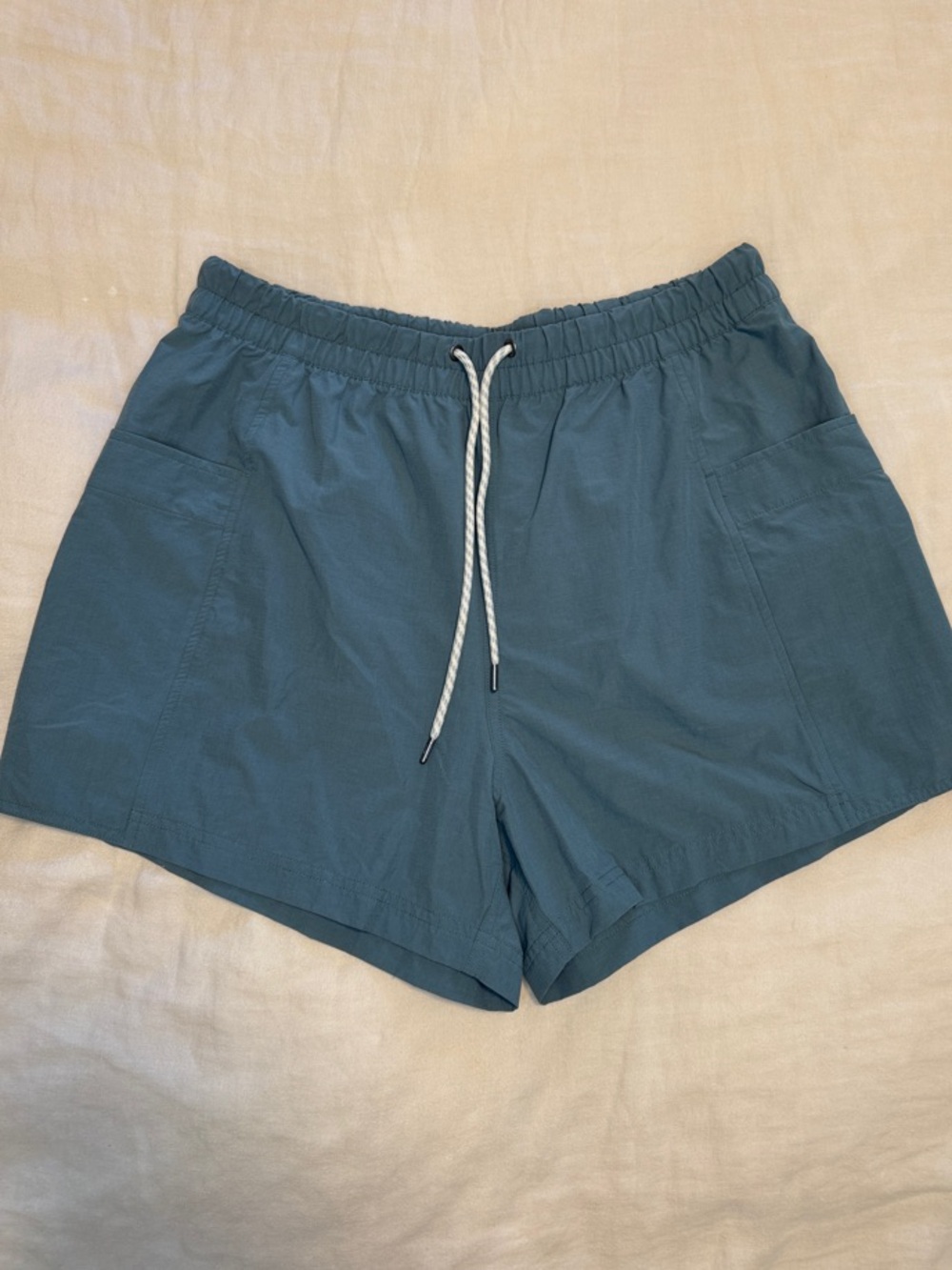 Vuori Isla Baggy Drawstring Women’s Performance Shorts